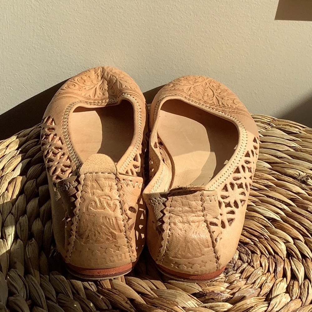 Tan Leather Flats with Rounded Toe Design - Picture 3 of 3